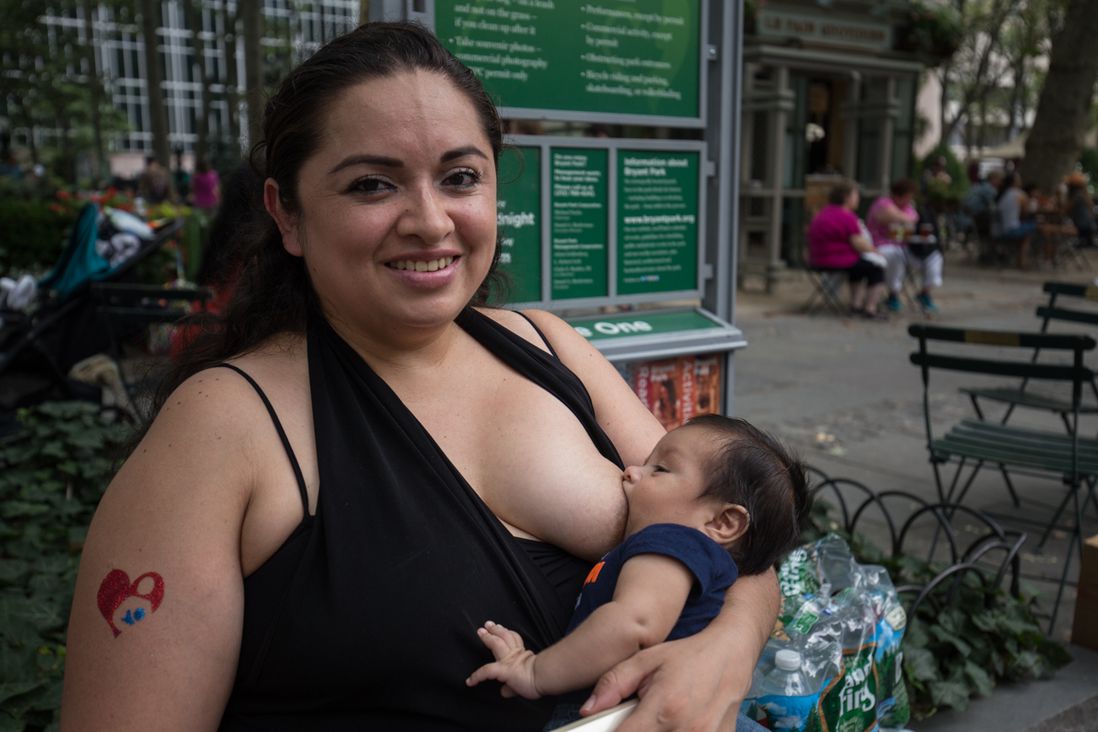 After the Latch On in Times Square, babies got another snack at Bryant Park (Photograph by <a href="http://saimokhtari.com/#/id/i7629400">Sai Mokhtari</a> / Gothamist)